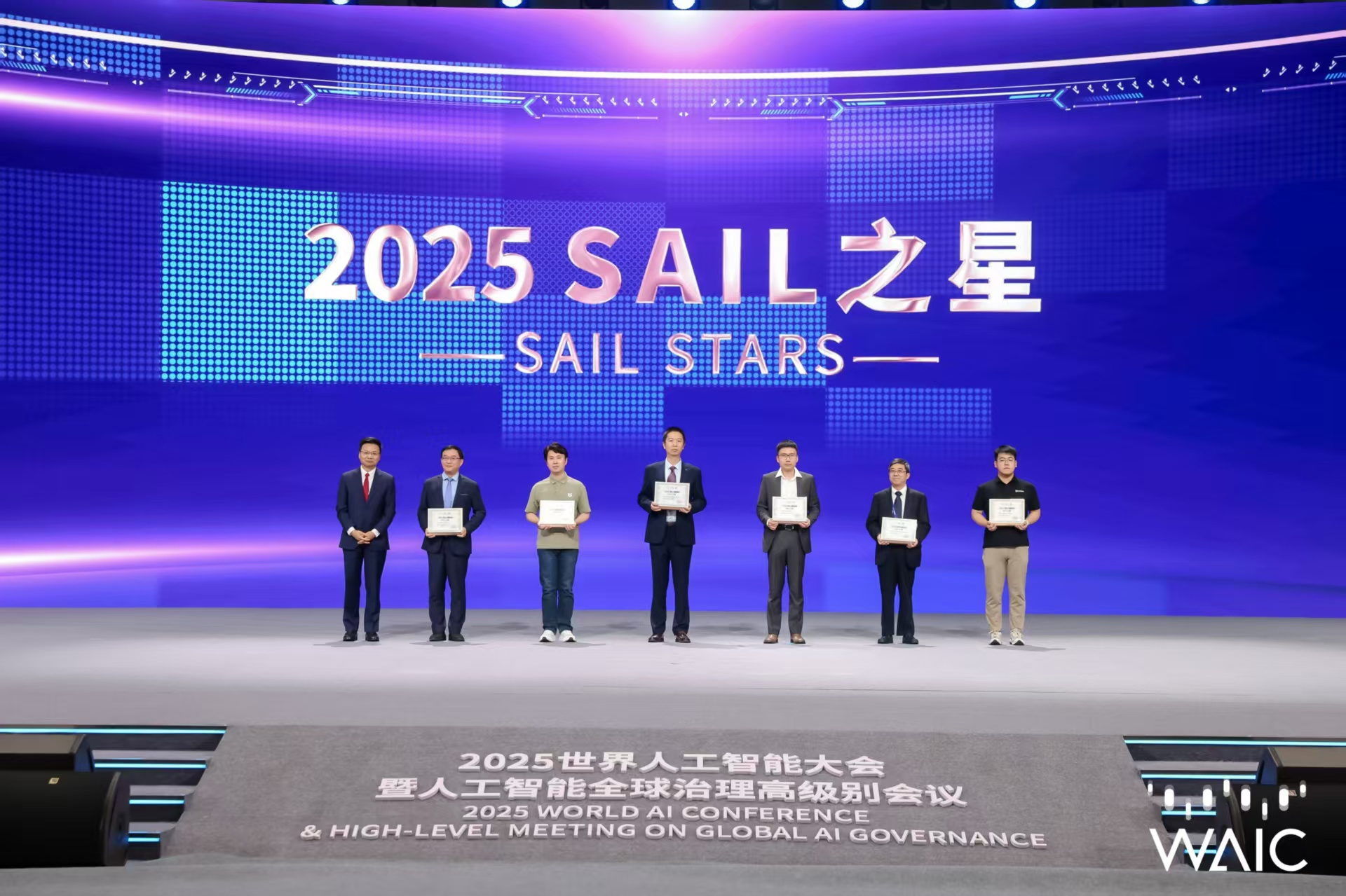 AC米兰官网-海信音响如何用“1/3体积”实现声场突围？